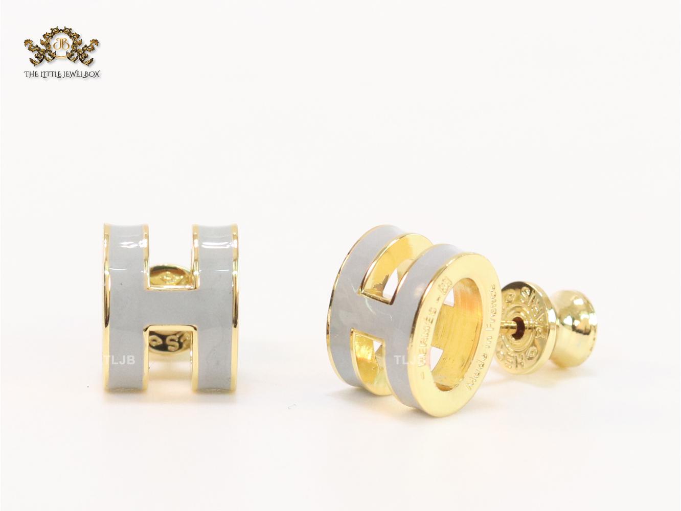 Alphabet H enamel studs- Grey