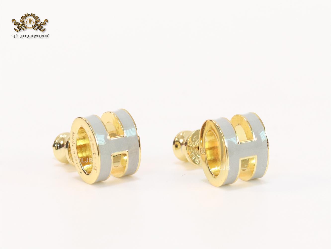 Alphabet H enamel studs- Grey