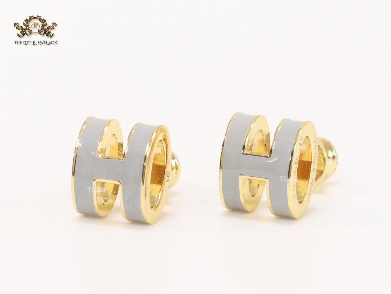 Alphabet H enamel studs- Grey