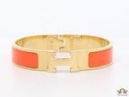 Alphabet H Orange 12 mm bracelet in gold