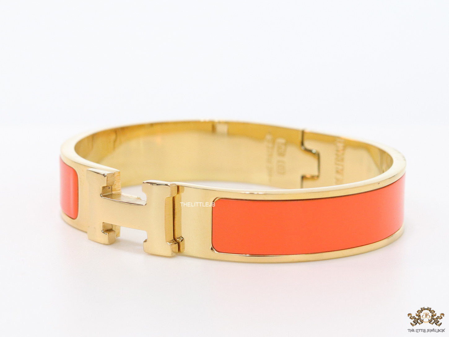 Alphabet H Orange 12 mm bracelet in gold