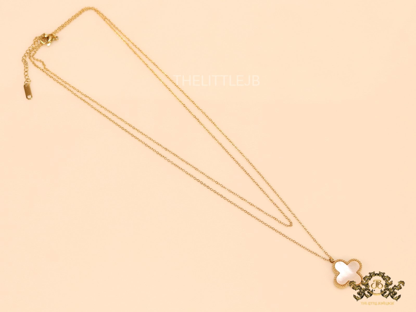 Gold plated chain with Mother of pearl clover pendant