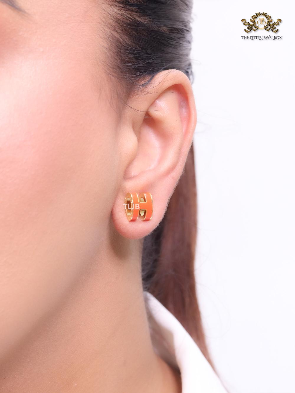 Alphabet H enamel studs- Orange