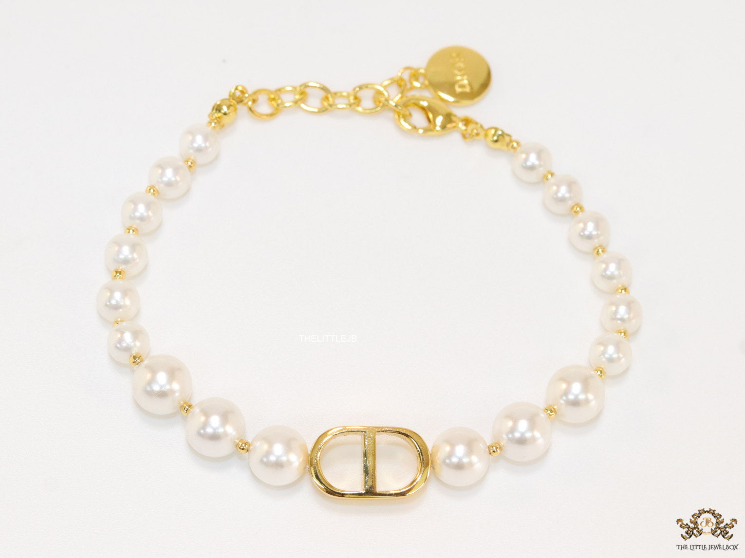 White pearl bracelet with gold plated alphabet motif