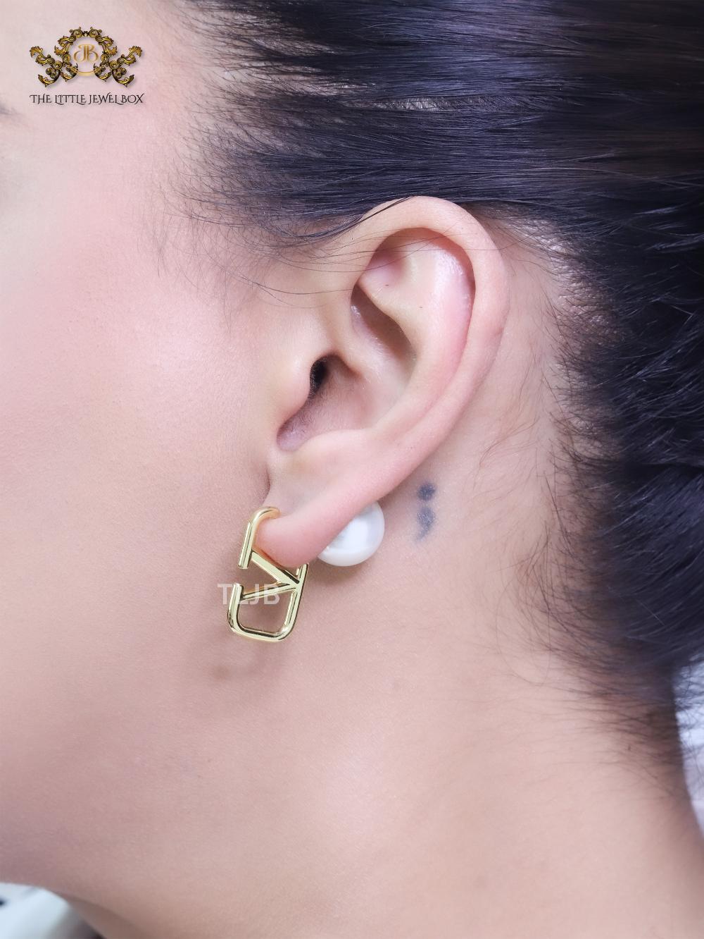 Open V studs with pearls