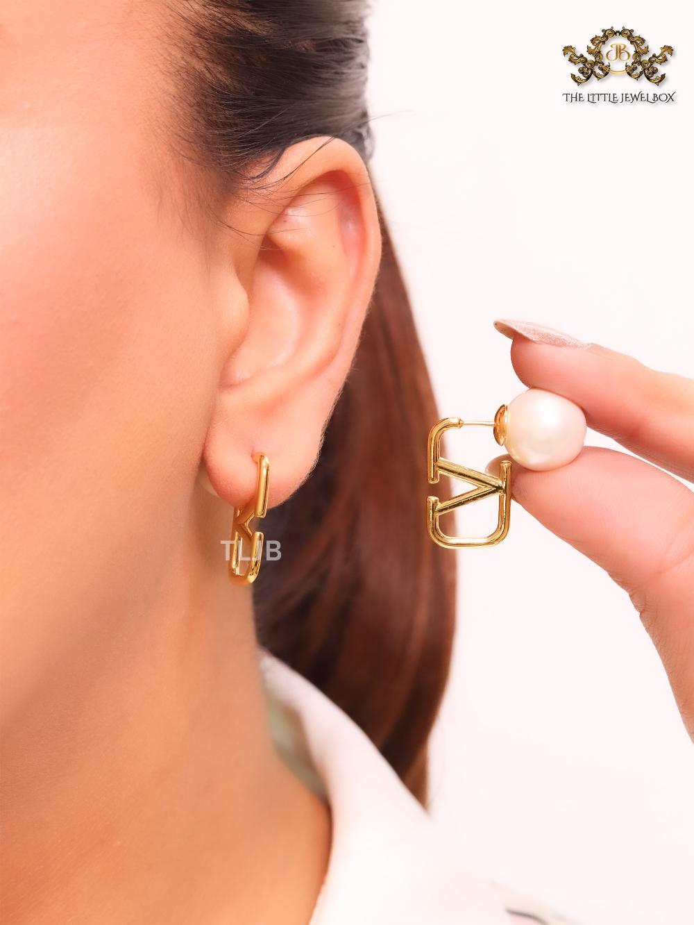 Open V studs with pearls