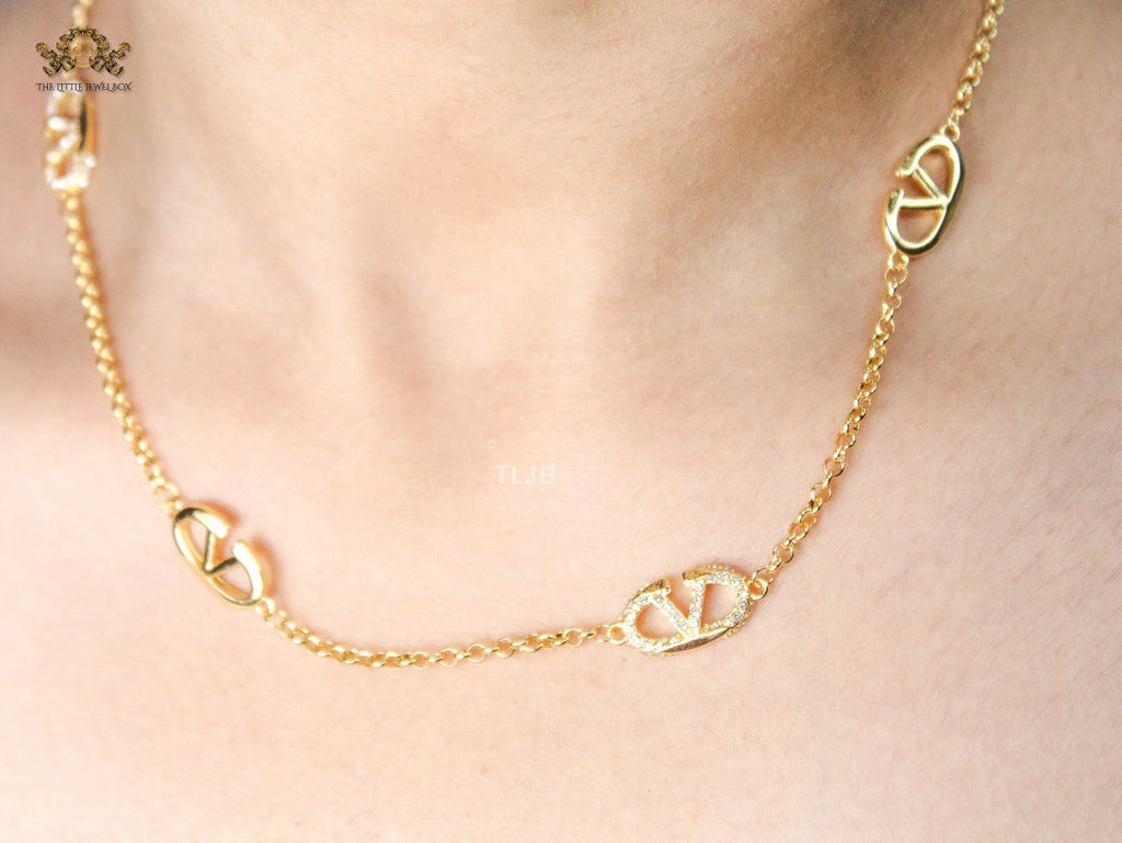 Alphabet V Minimal Chain