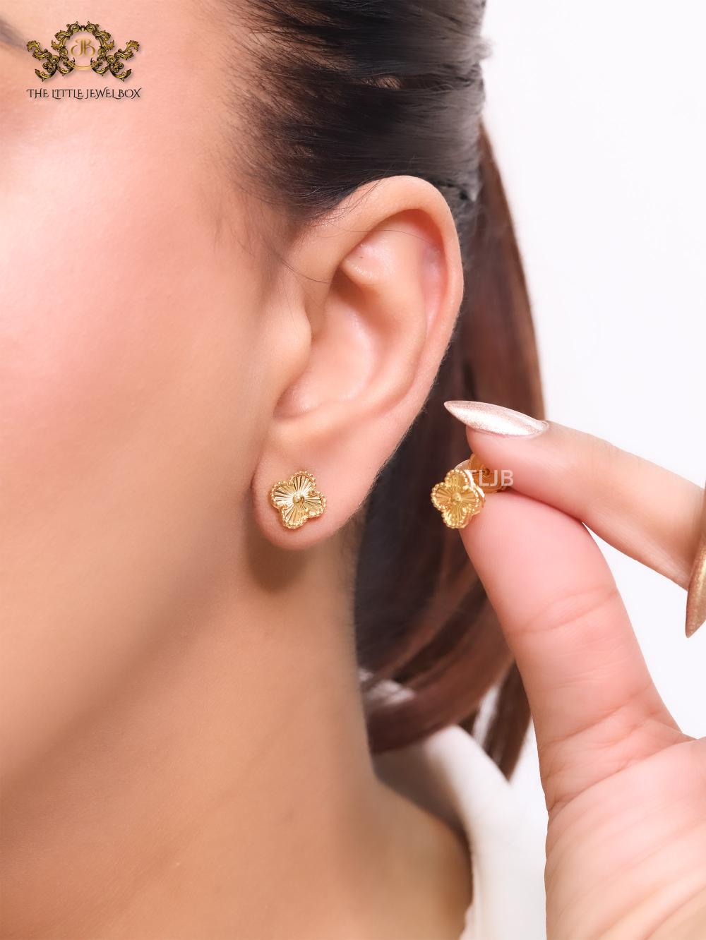 Little floral gold studs
