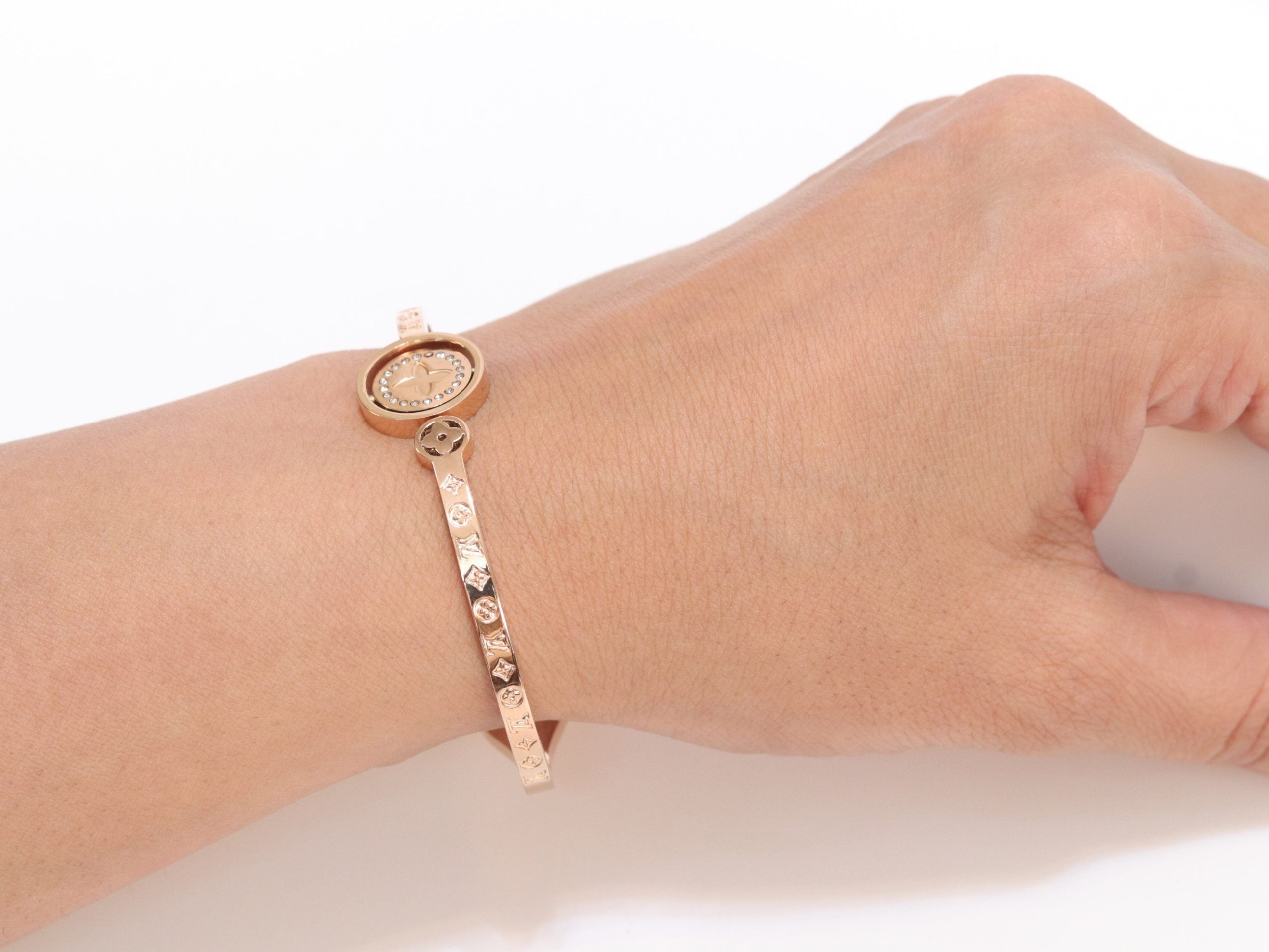 Alphabet LV Sleek bracelet in rose gold finish