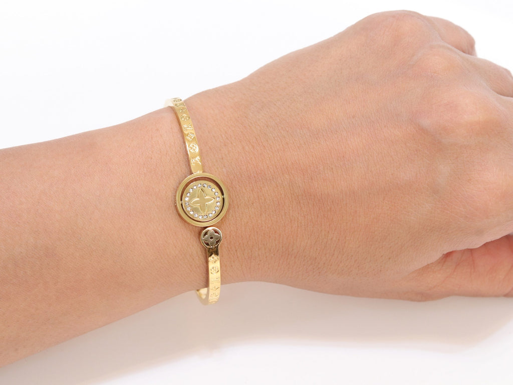 Alphabet LV Sleek bracelet in gold finish