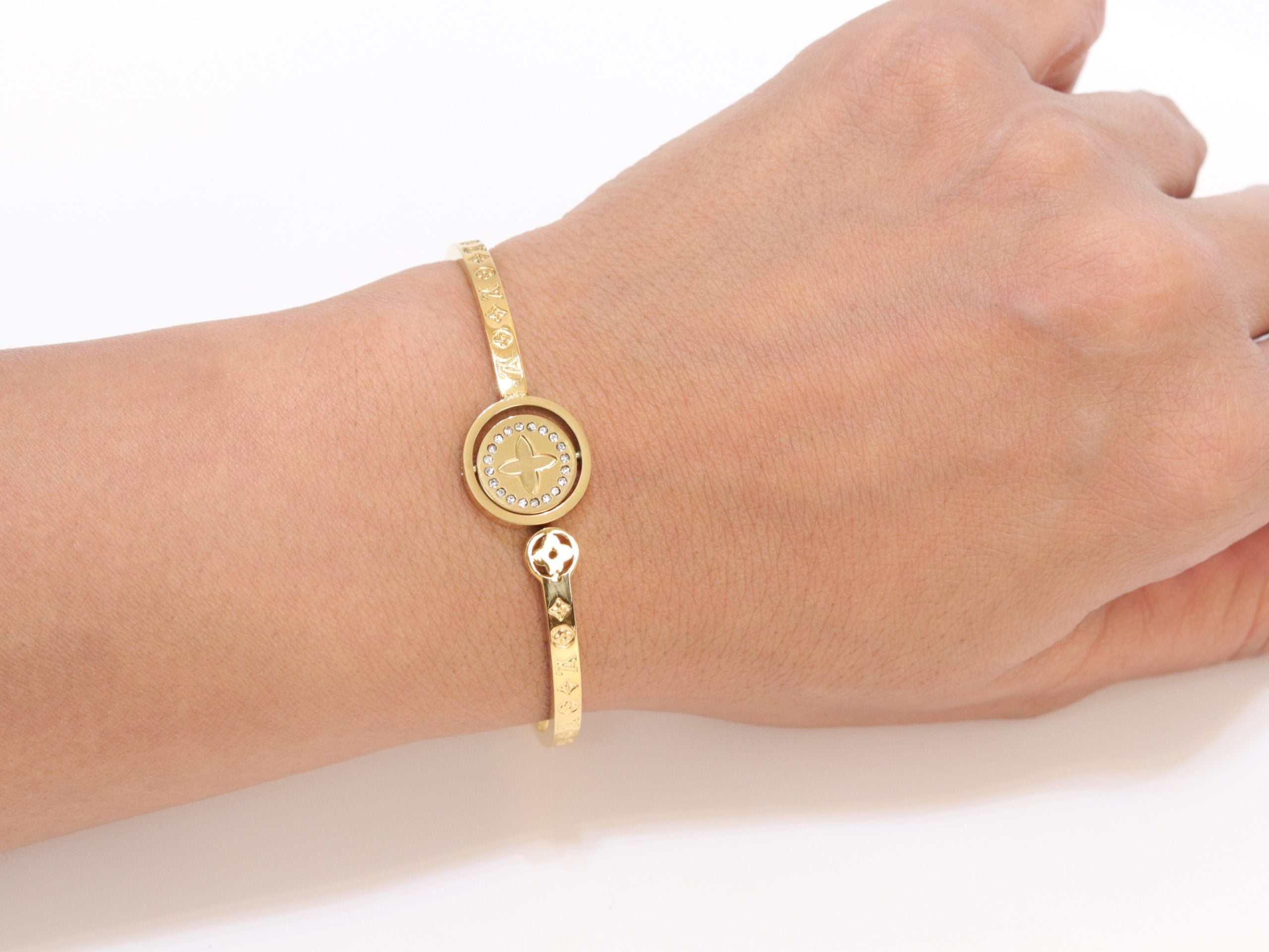 Alphabet LV Sleek bracelet in gold finish