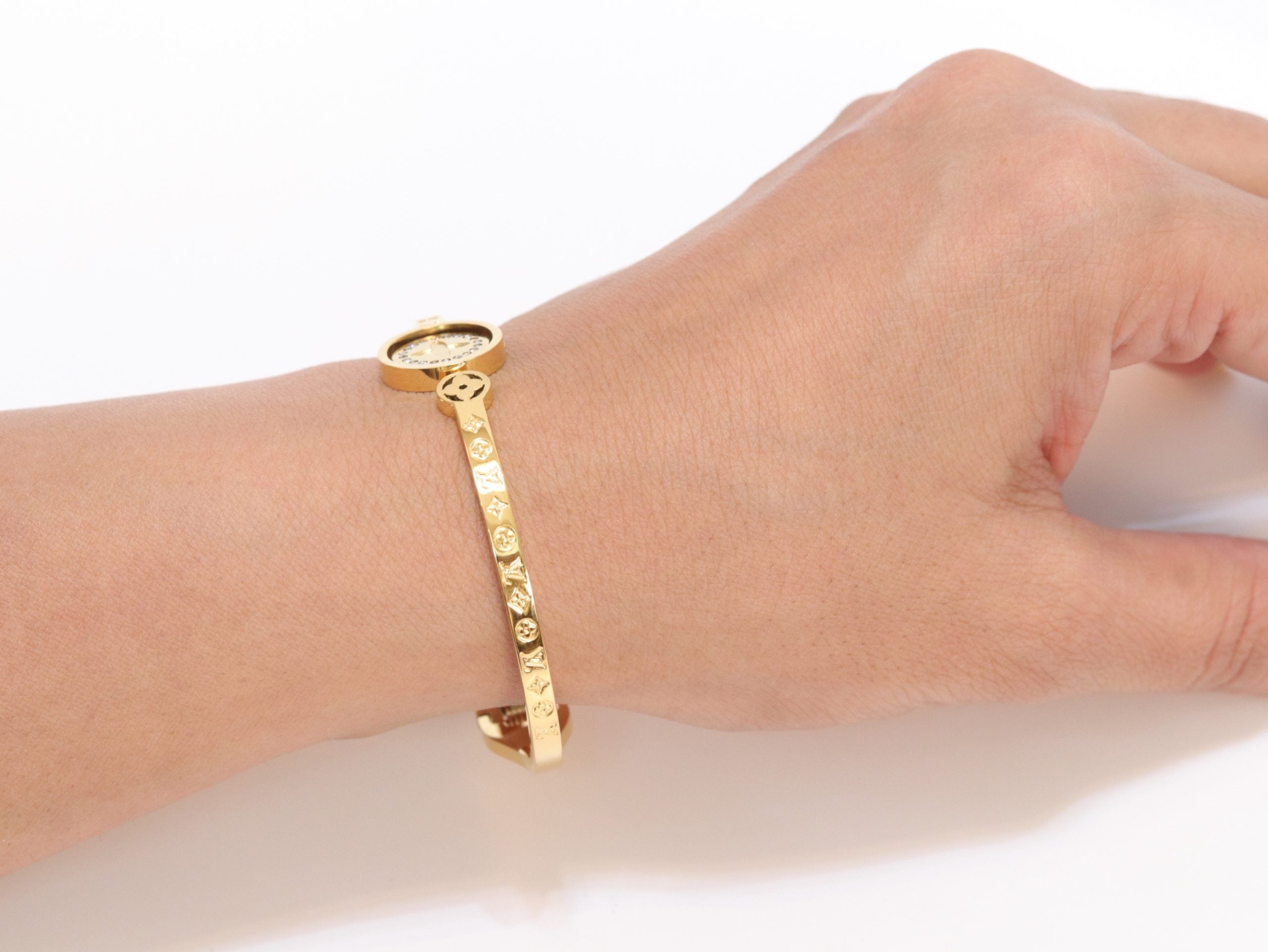 Alphabet LV Sleek bracelet in gold finish