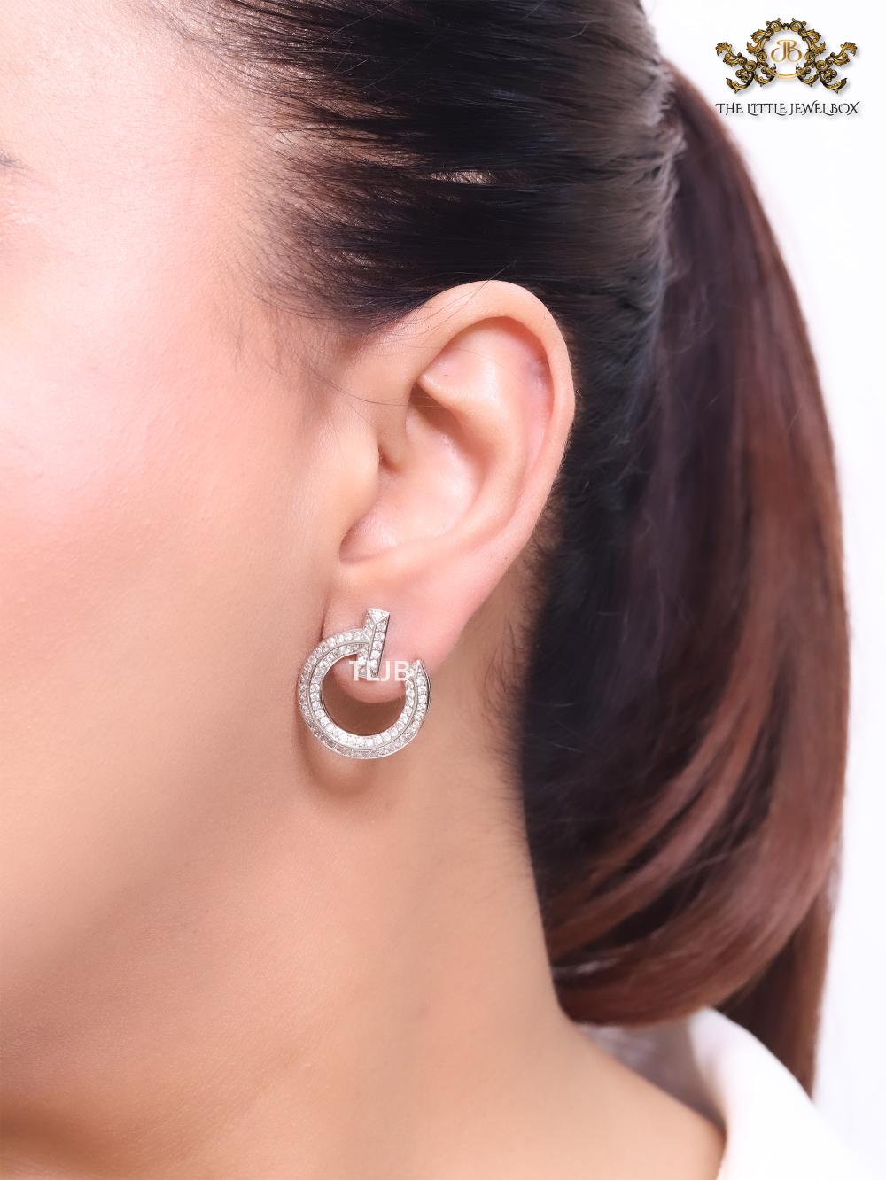Alphabet T round platinum studs