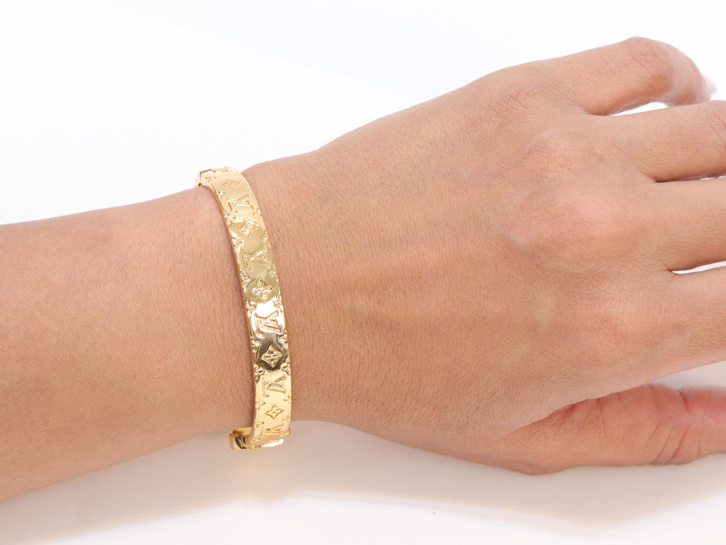 Alphabet LV bracelet in gold finish