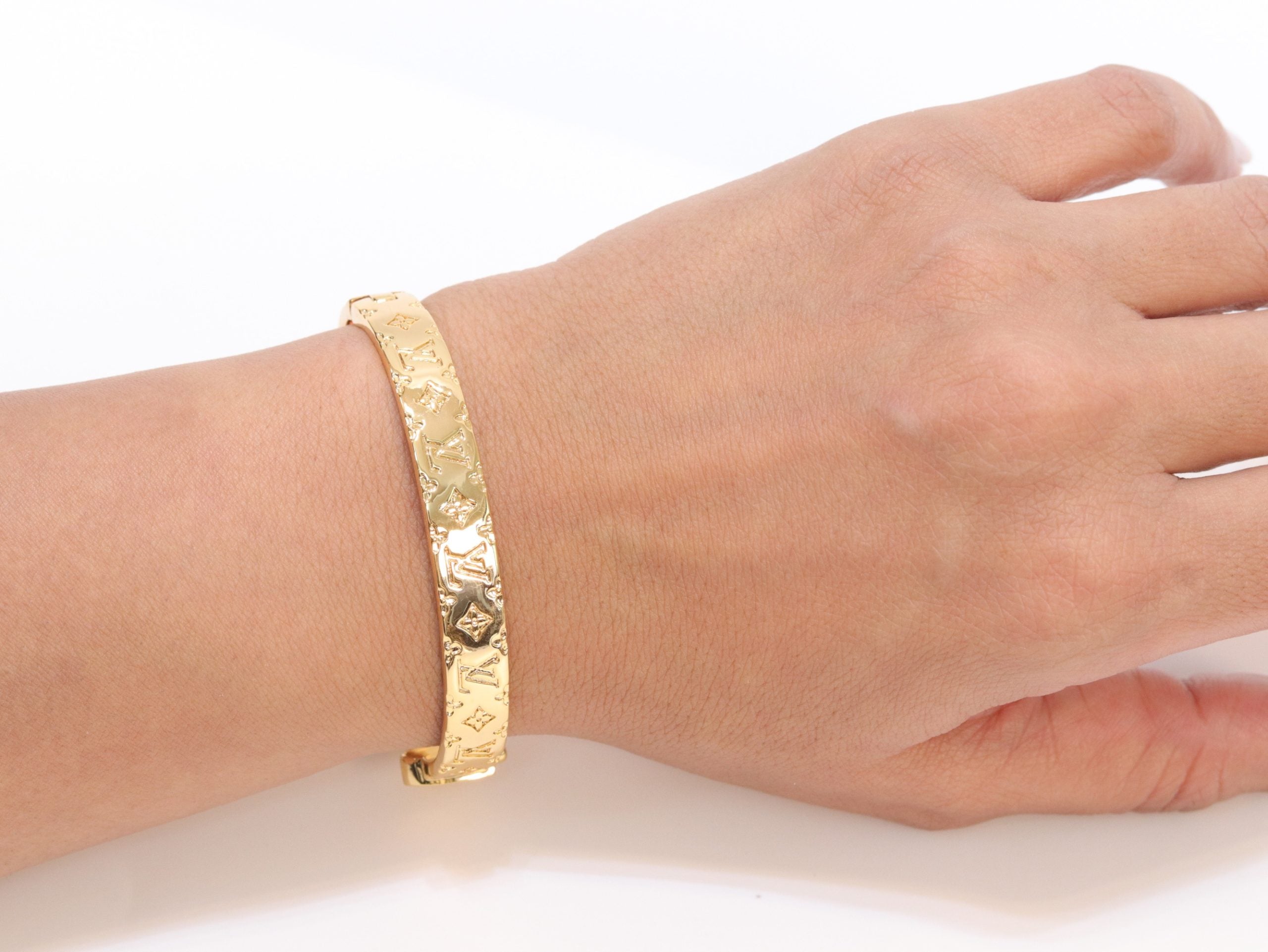 Alphabet LV bracelet in gold finish