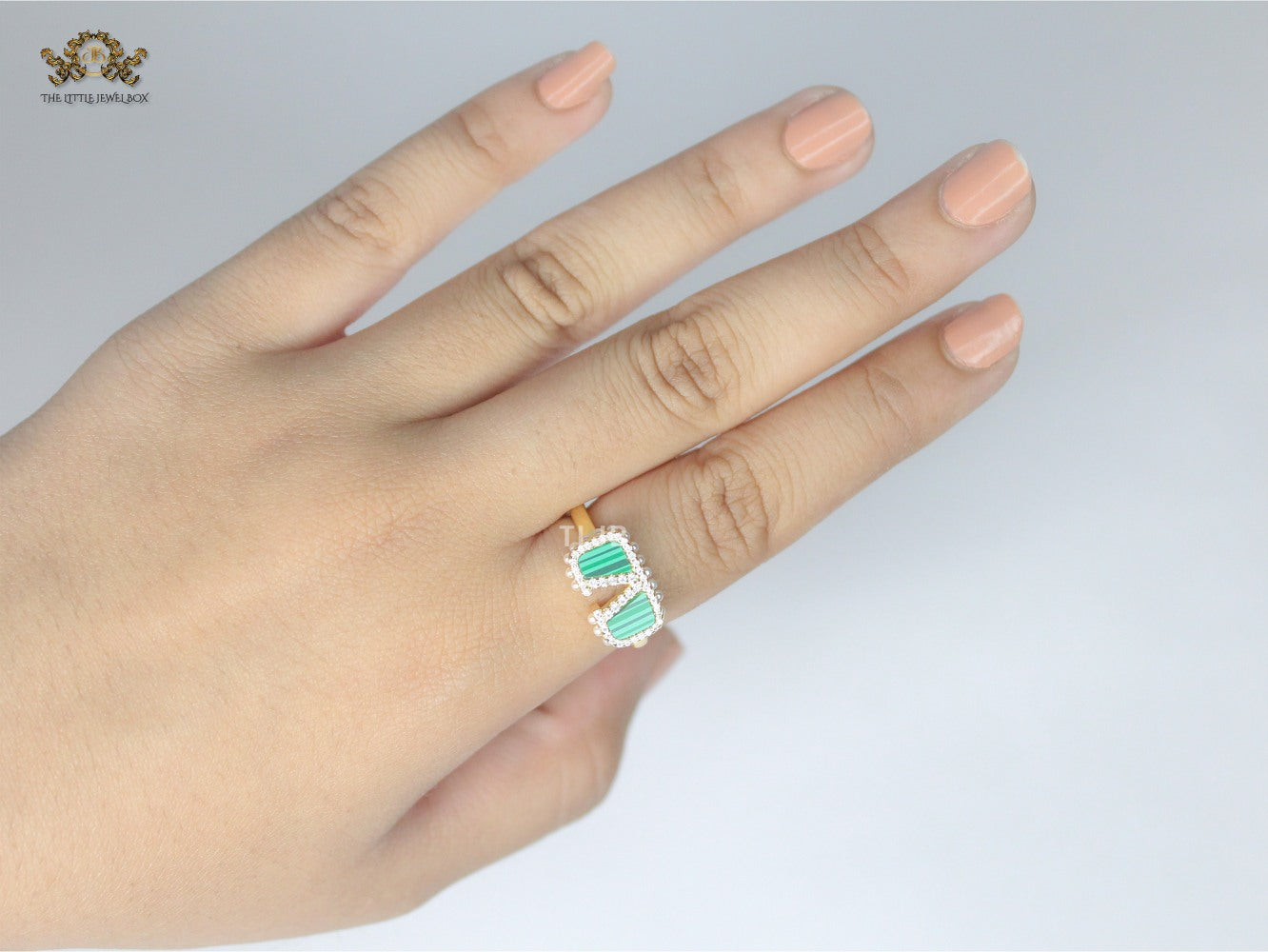 Alphabet V green malachite ring