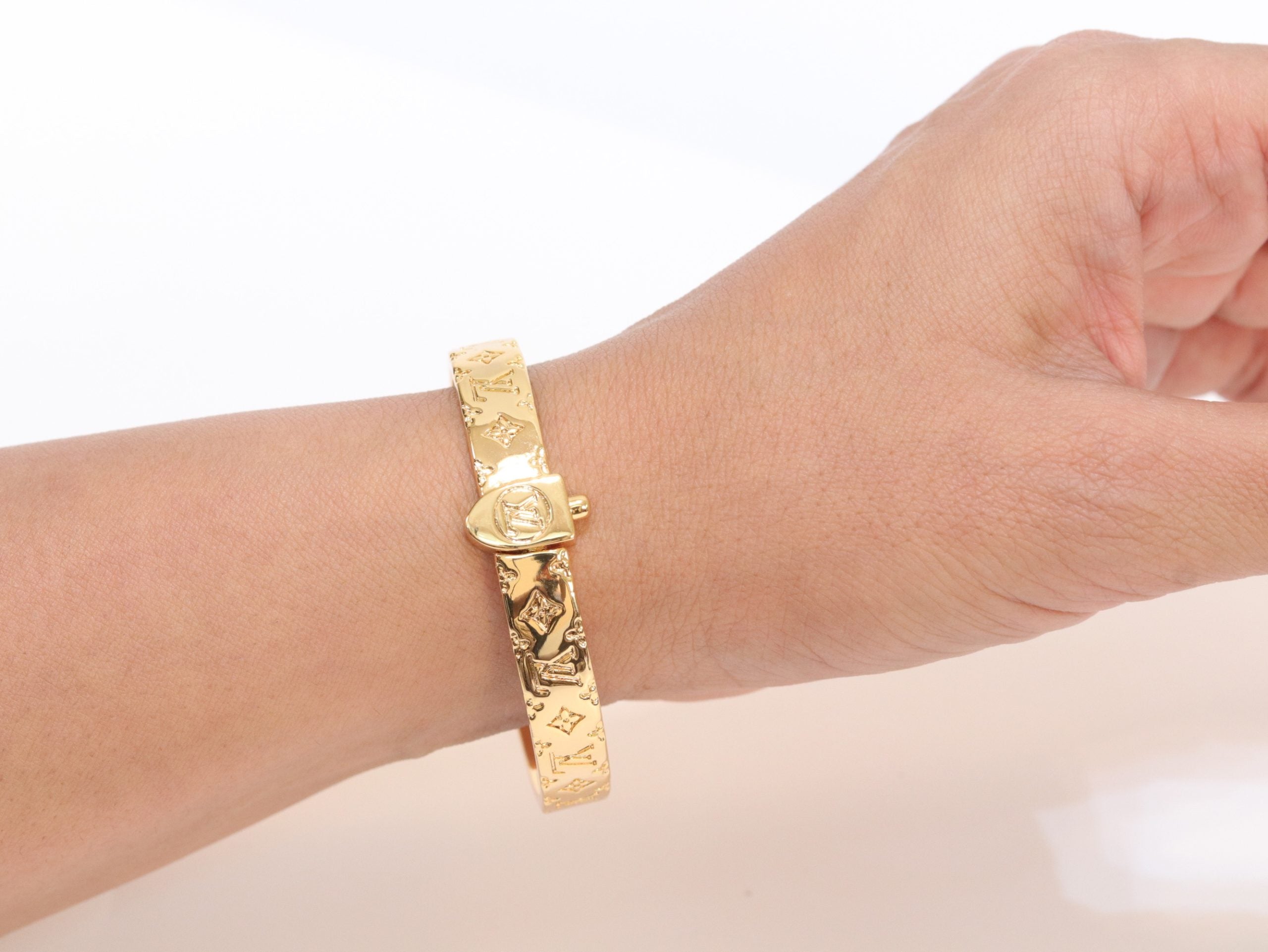 Alphabet LV bracelet in gold finish