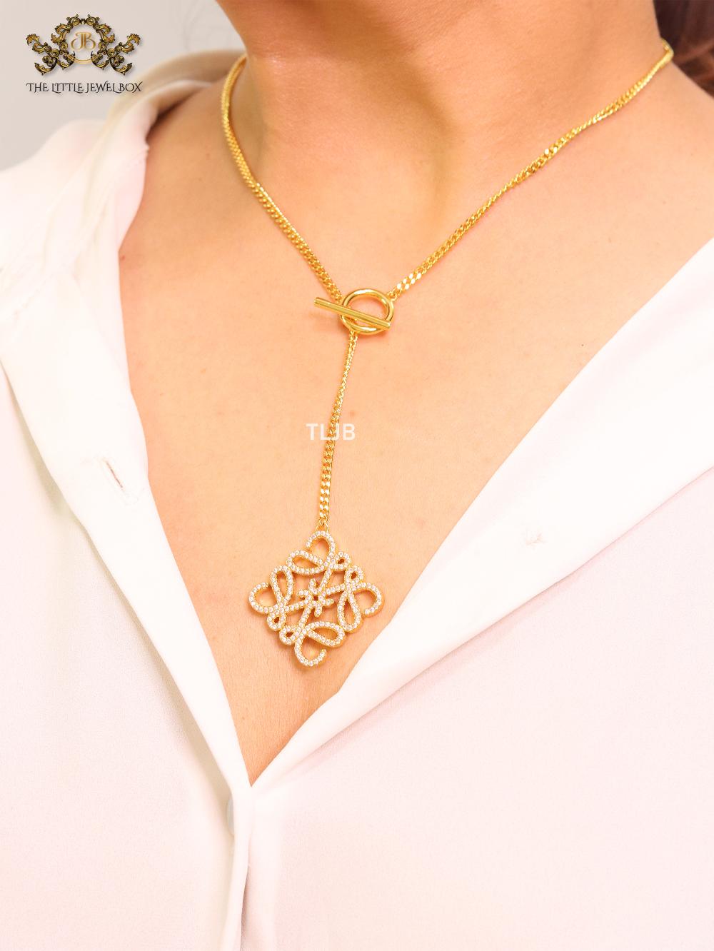 Alphabet L cz and gold sleek chain