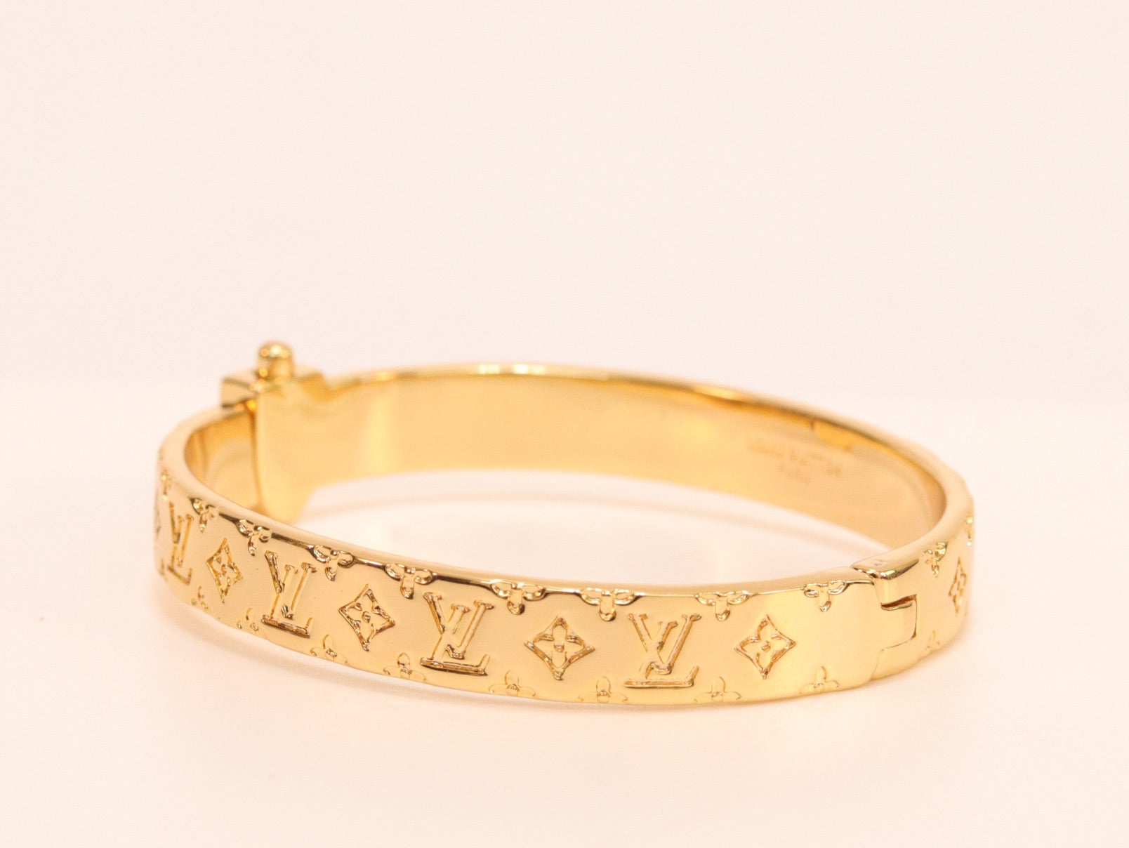 Alphabet LV bracelet in gold finish