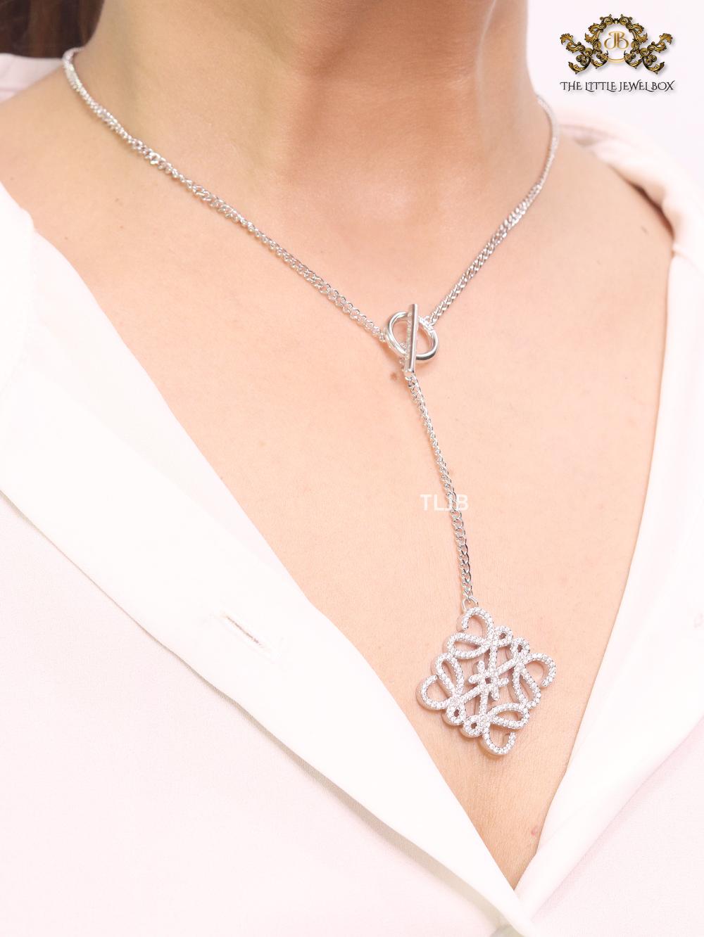 Alphabet L cz and platinum sleek chain
