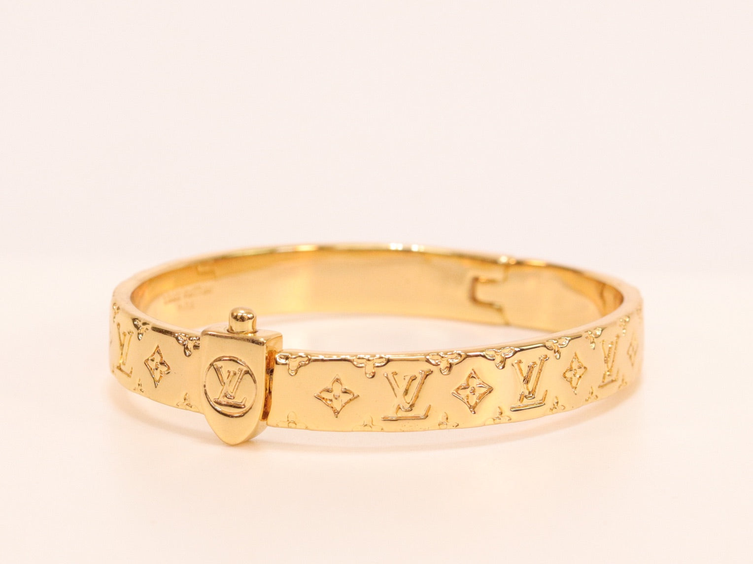 Alphabet LV bracelet in gold finish