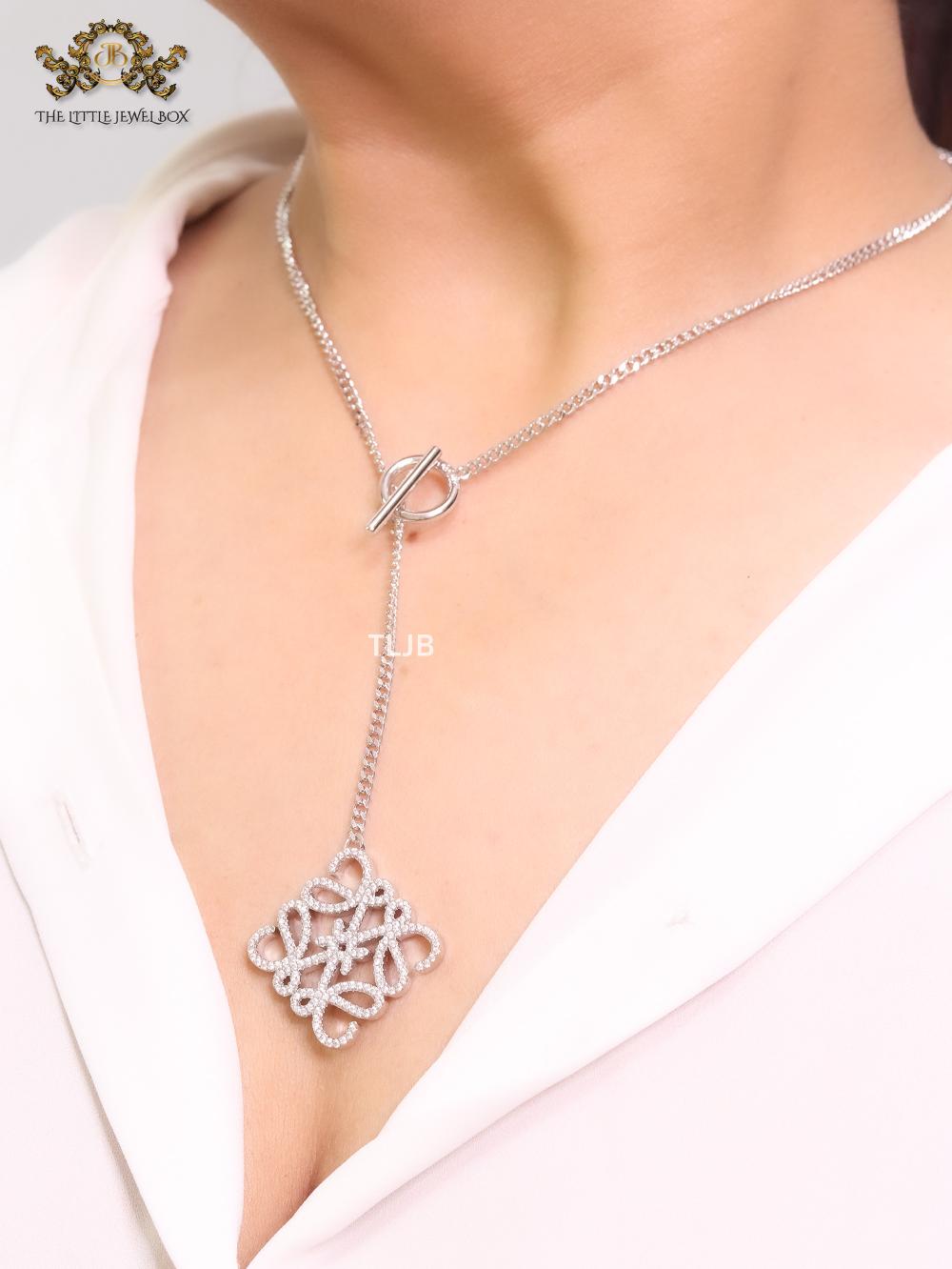 Alphabet L cz and platinum sleek chain