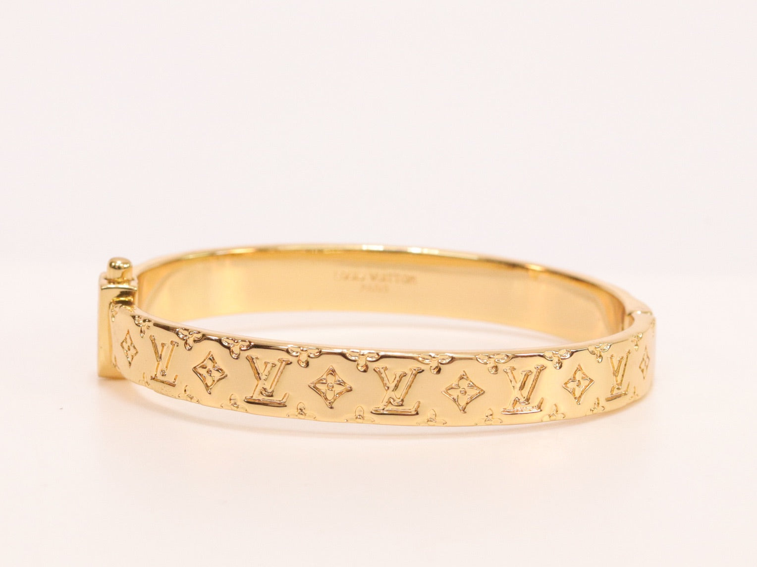Alphabet LV bracelet in gold finish