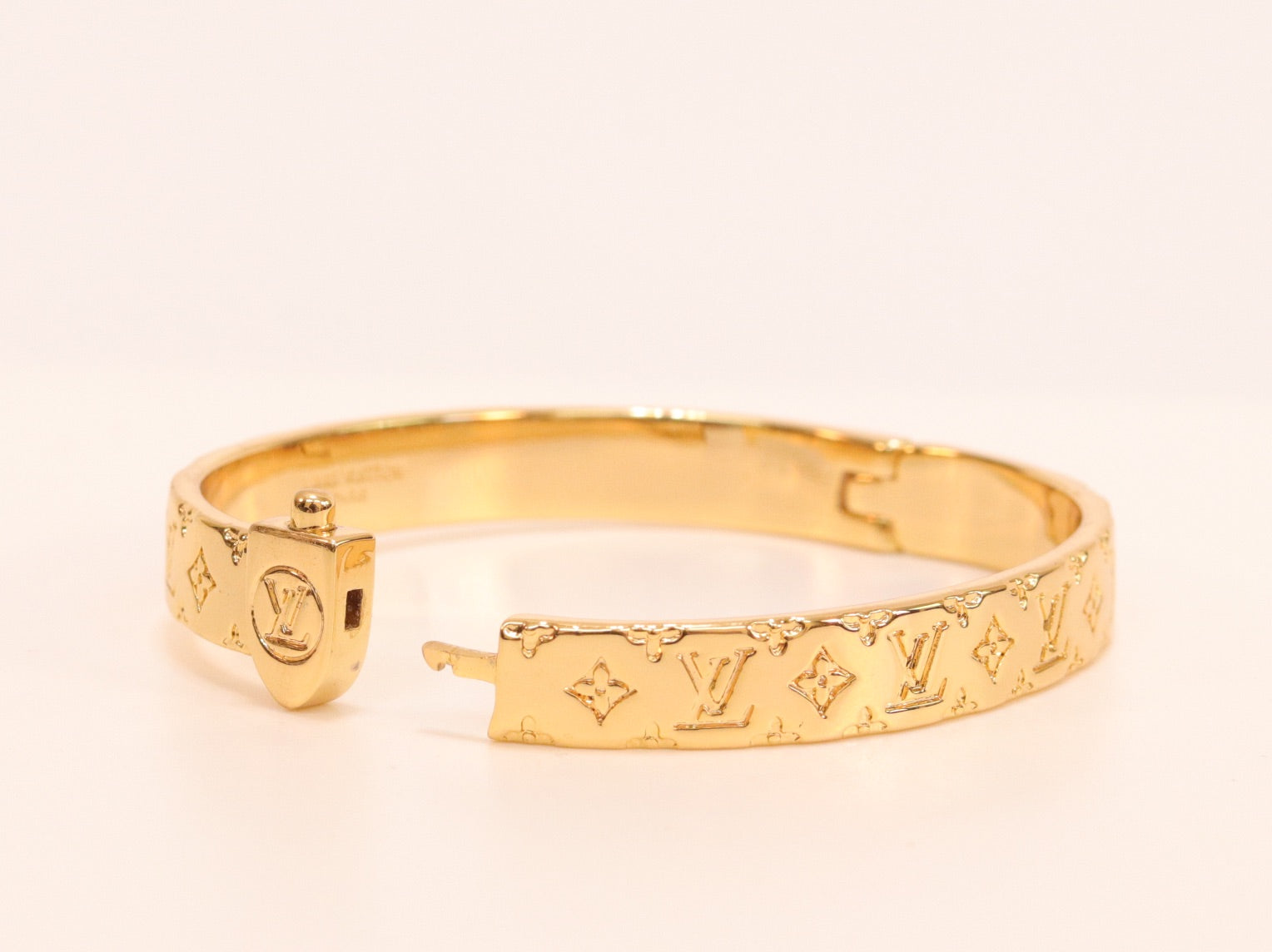 Alphabet LV bracelet in gold finish