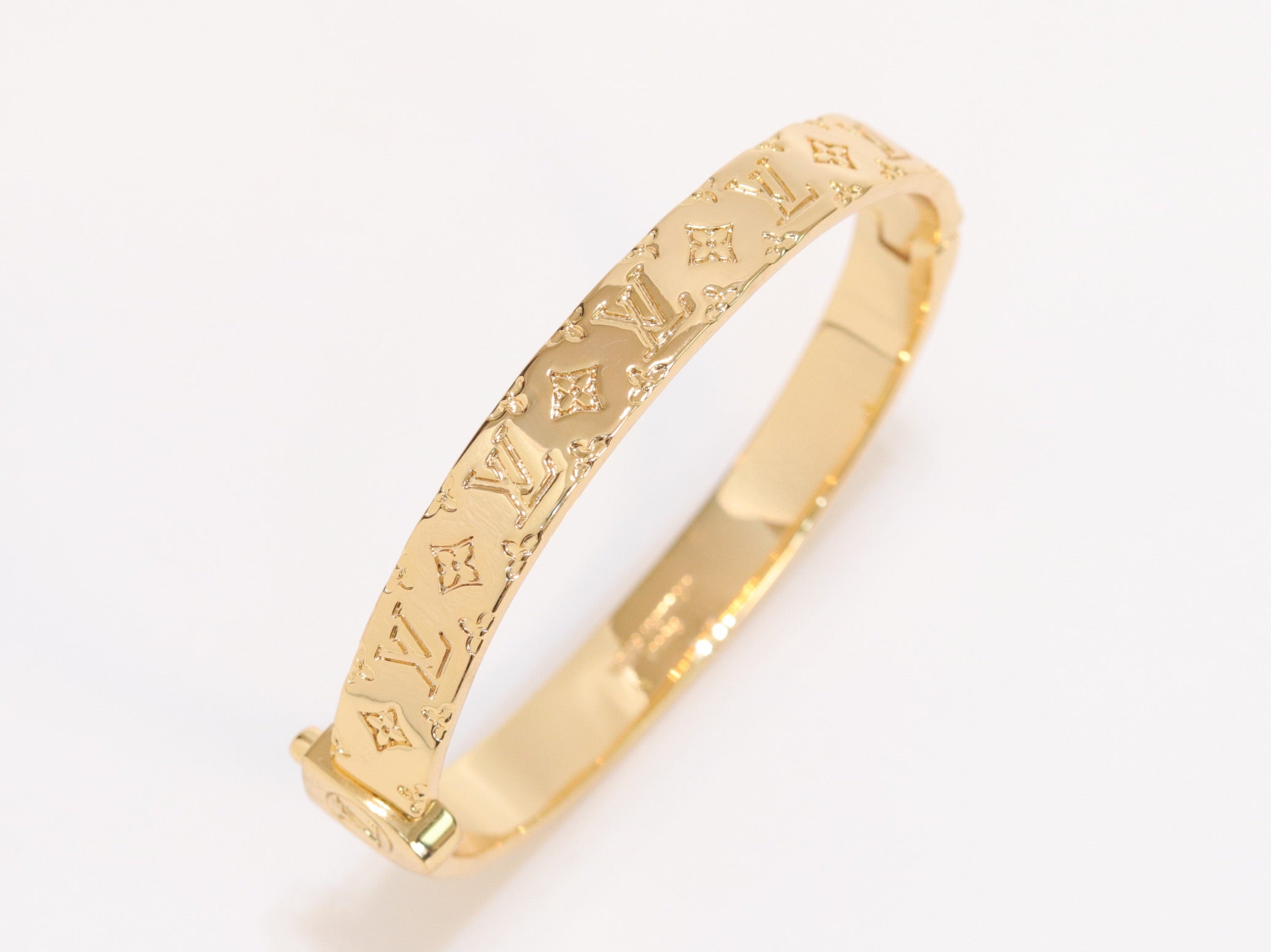 Alphabet LV bracelet in gold finish