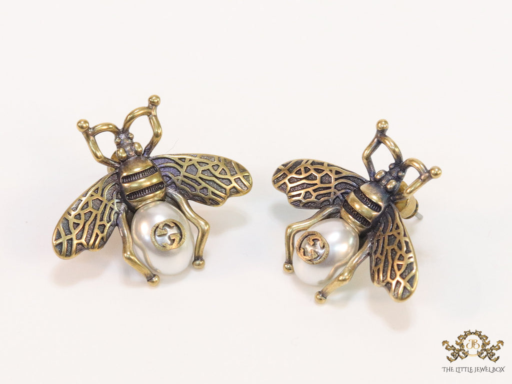 Bee shape stud earrings with shell pearl