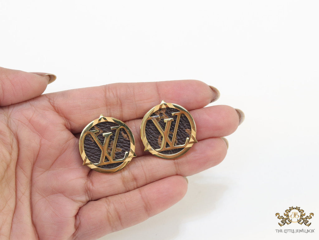 Alphabet motif golden stud earrings with leather finish