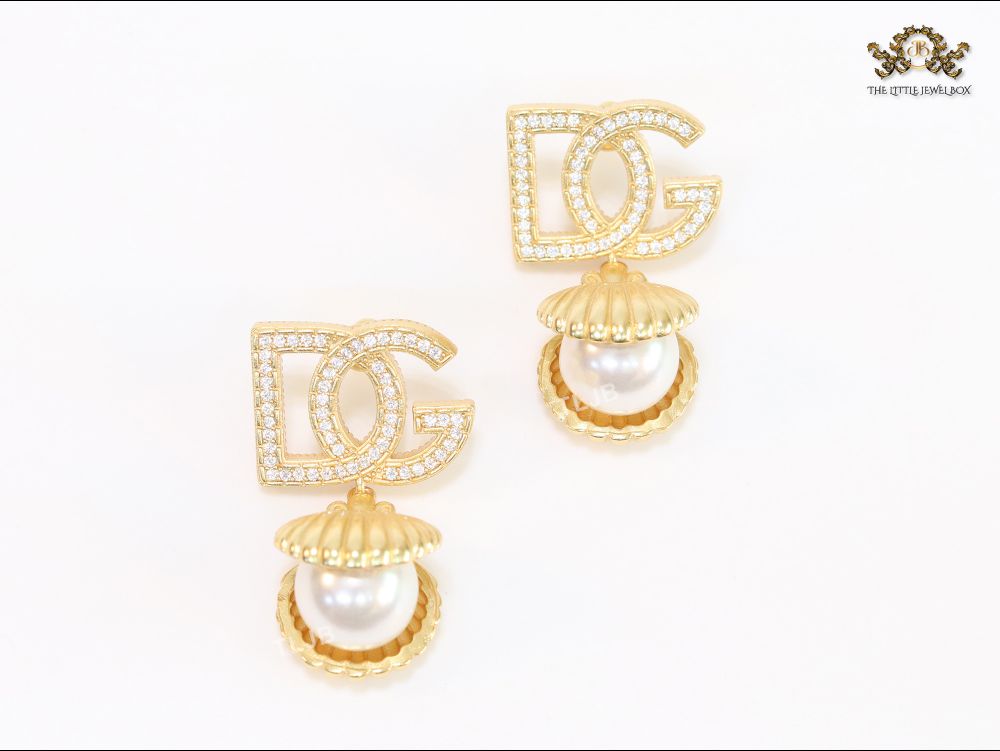 Alphabet D & G Pearl studs