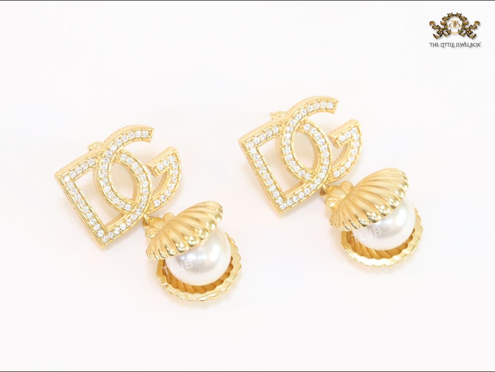 Alphabet D & G Pearl studs