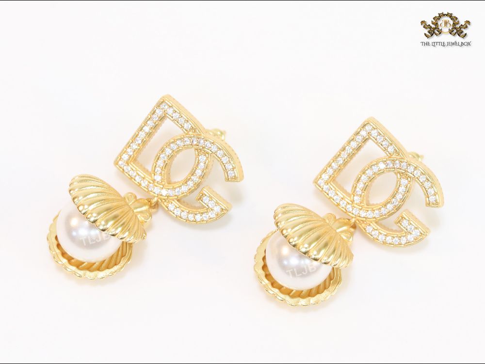Alphabet D & G Pearl studs
