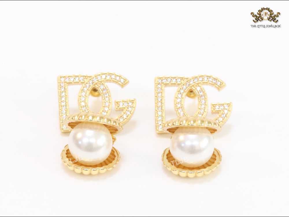 Alphabet D & G Pearl studs