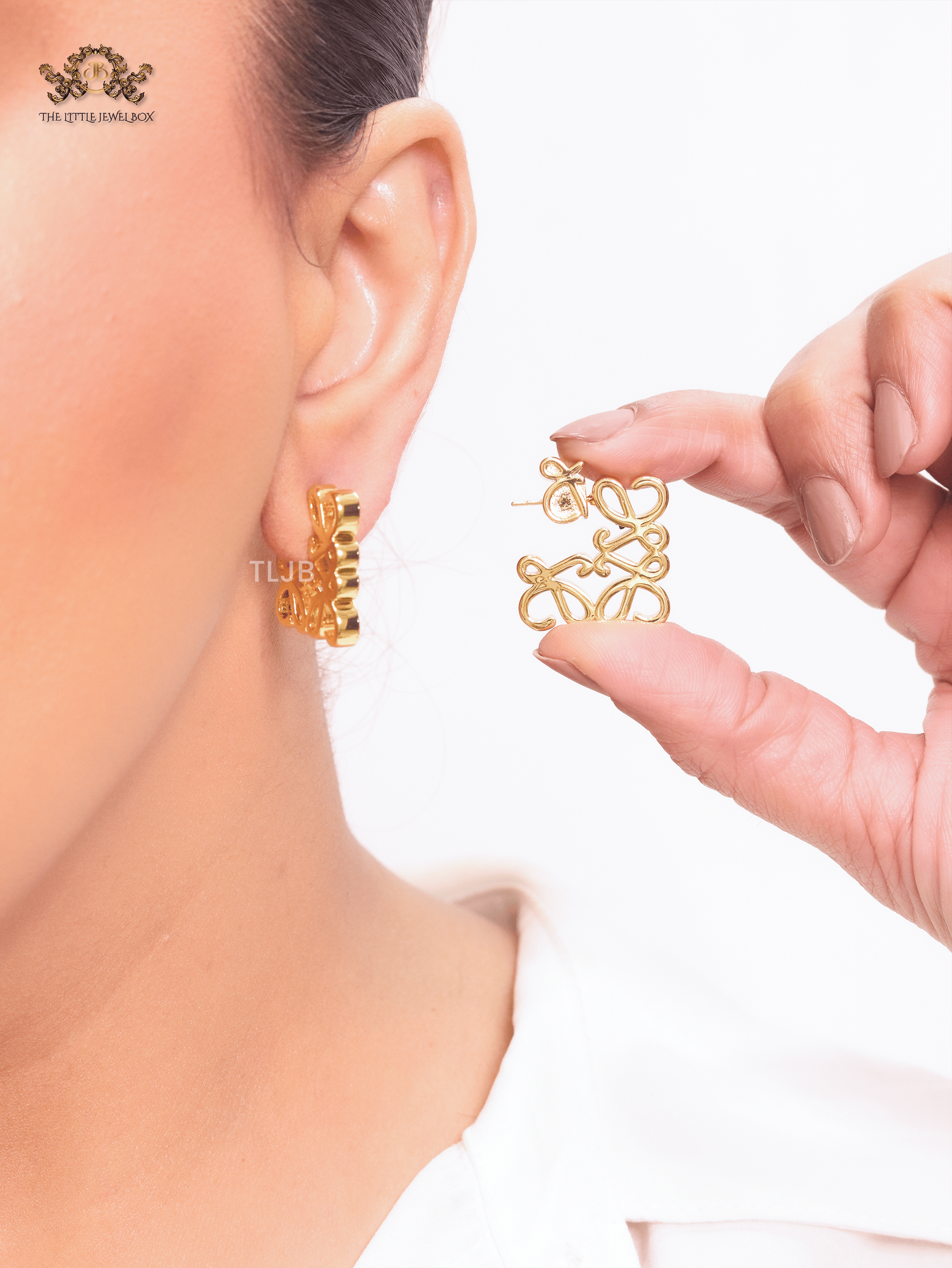 Alphabet L plain gold earrings