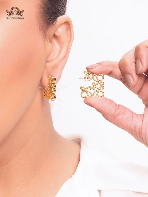 Alphabet L plain gold earrings