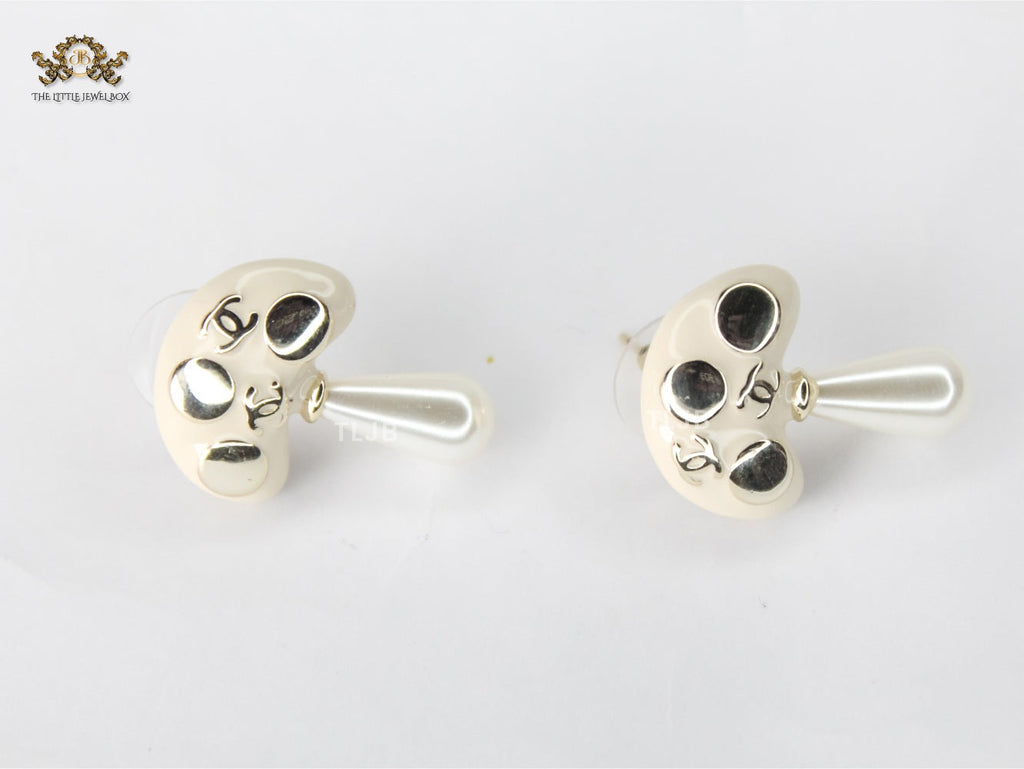 Double C White Mushroom Studs