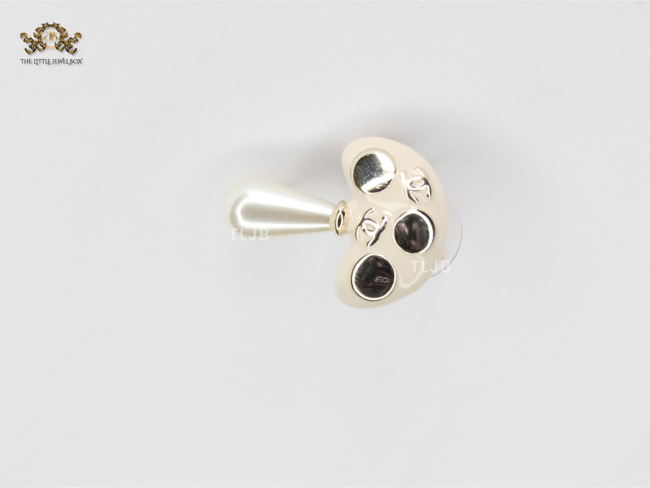 Double C White Mushroom Studs