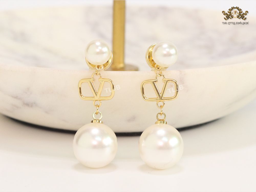 Double pearl and alphabet V dangles
