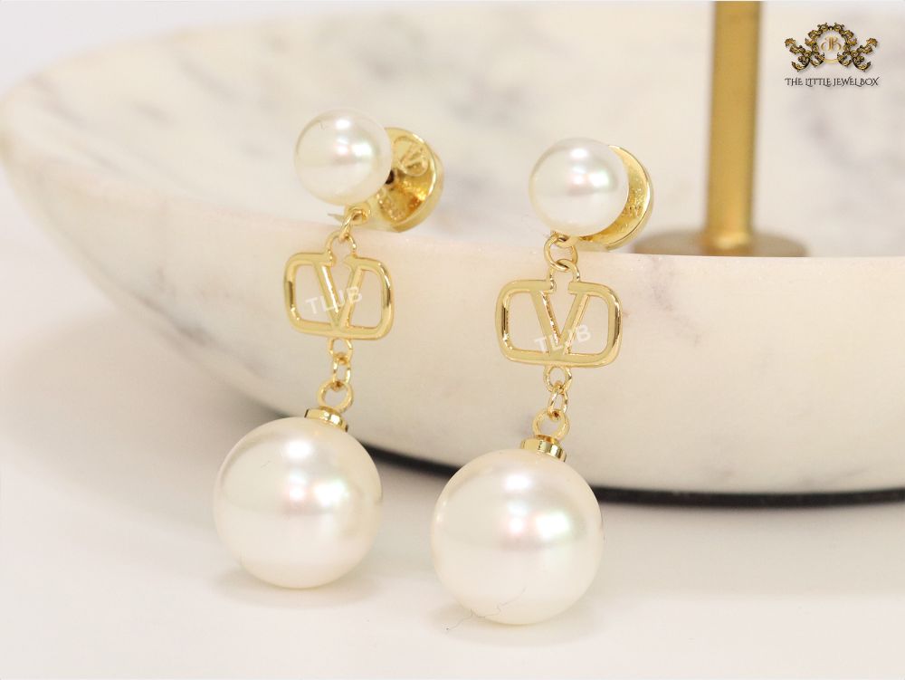 Double pearl and alphabet V dangles