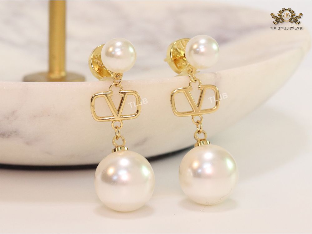 Double pearl and alphabet V dangles