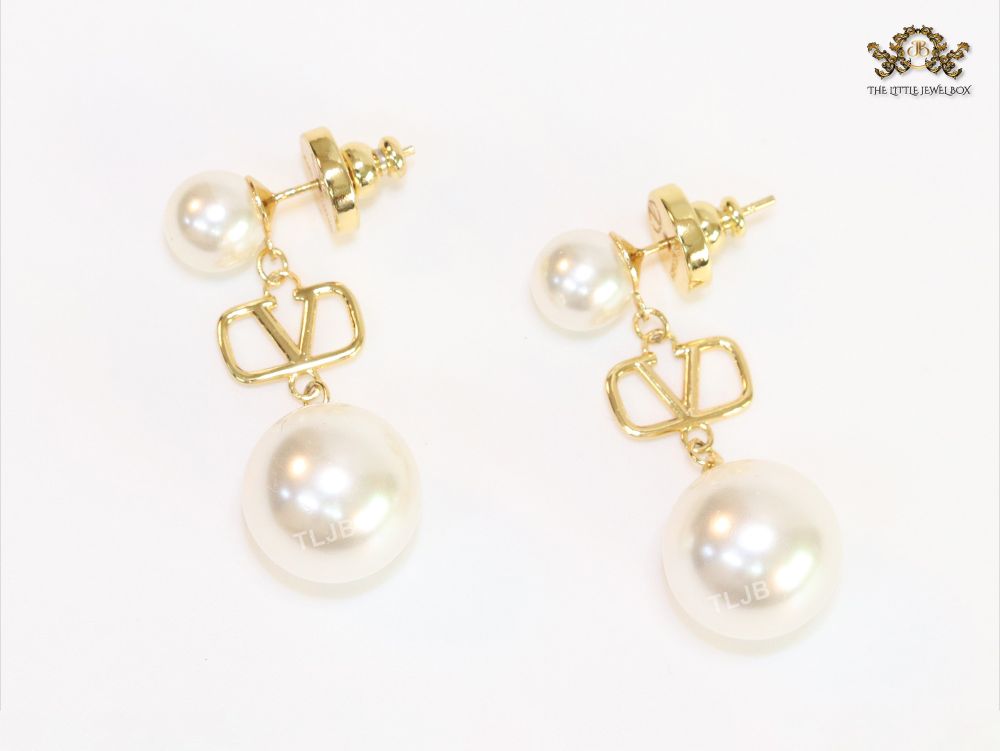 Double pearl and alphabet V dangles