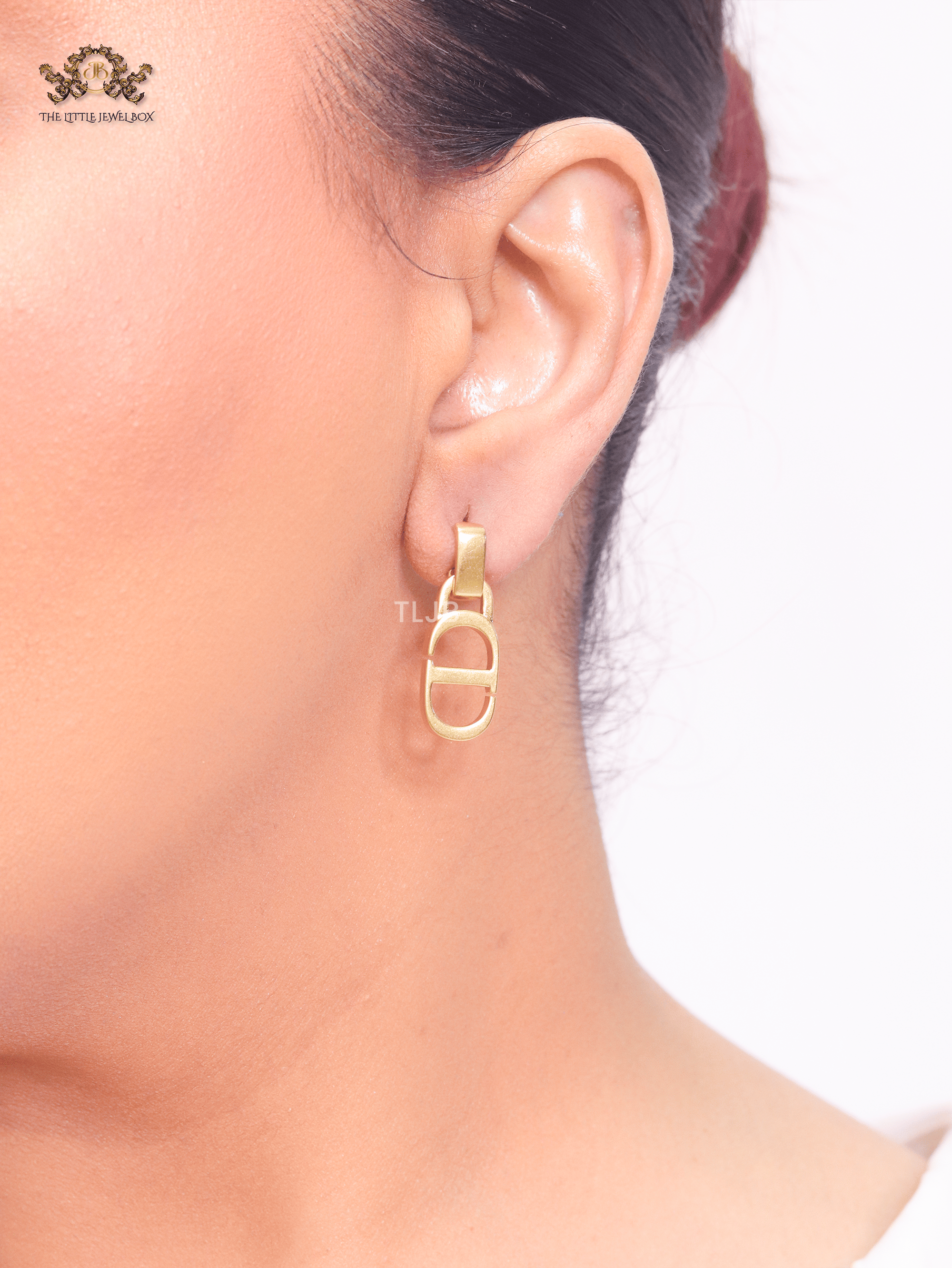 C&D Studs in matt Gold