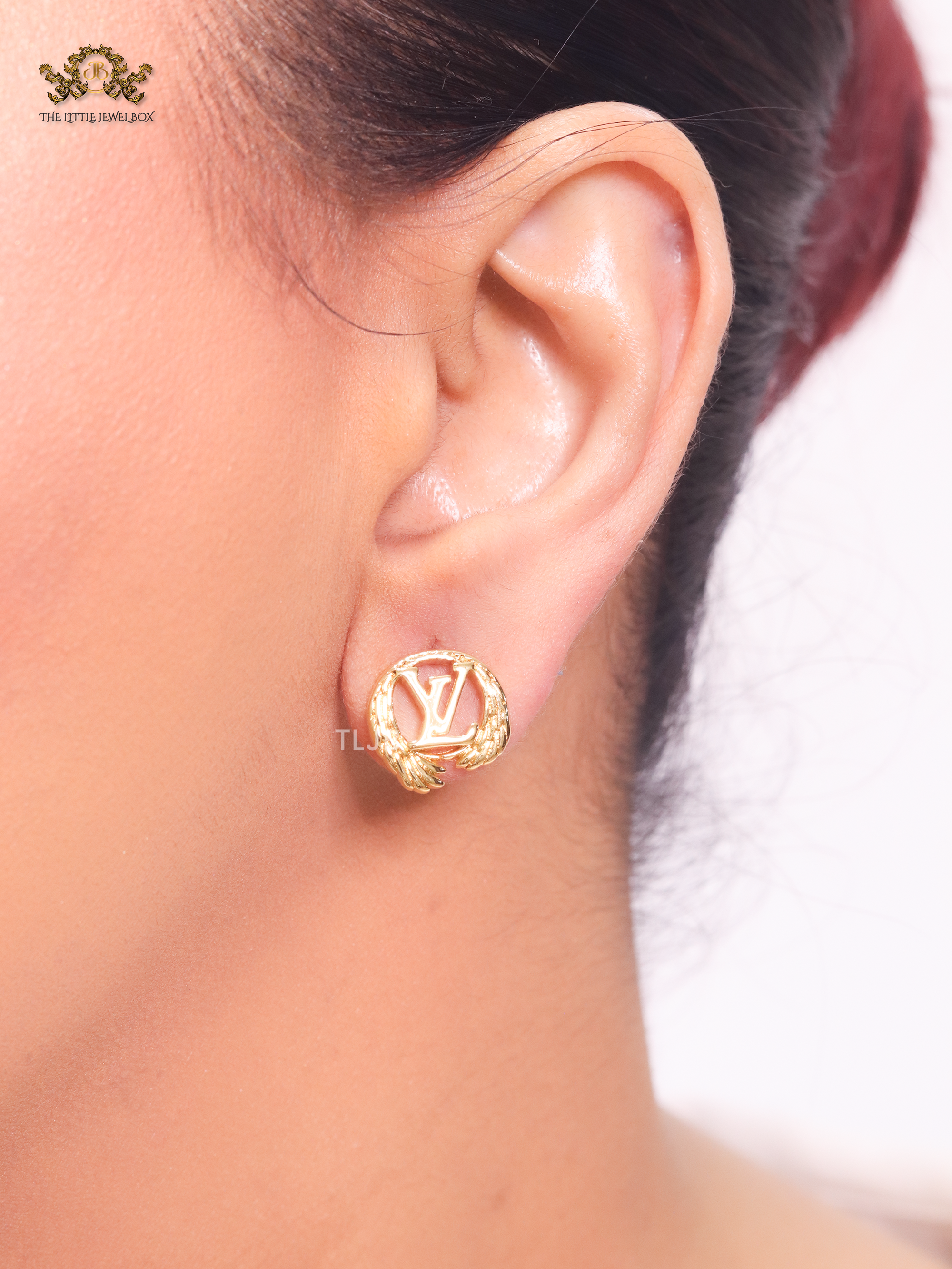 Alphabet L & V cz studs
