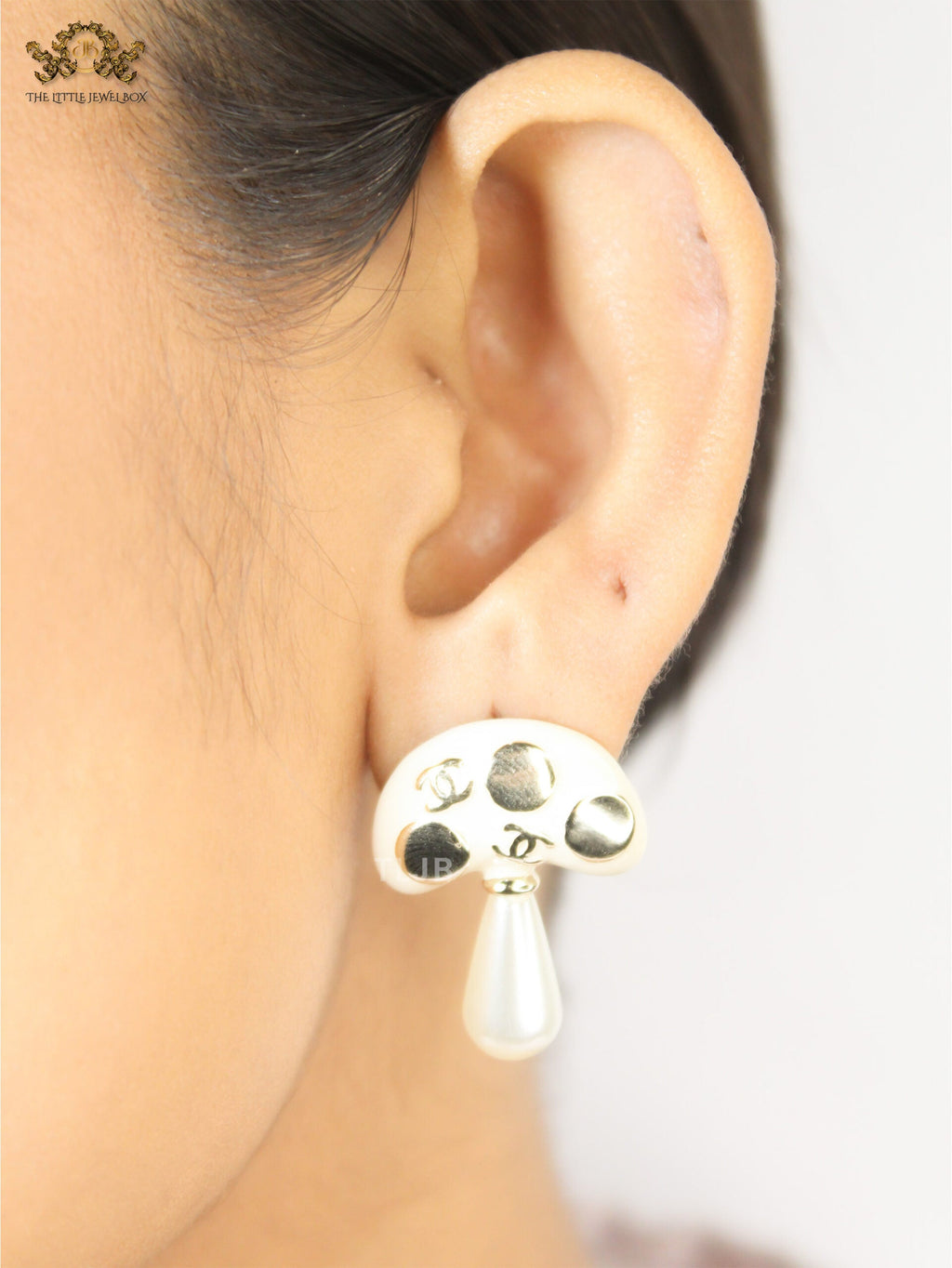 Double C White Mushroom Studs