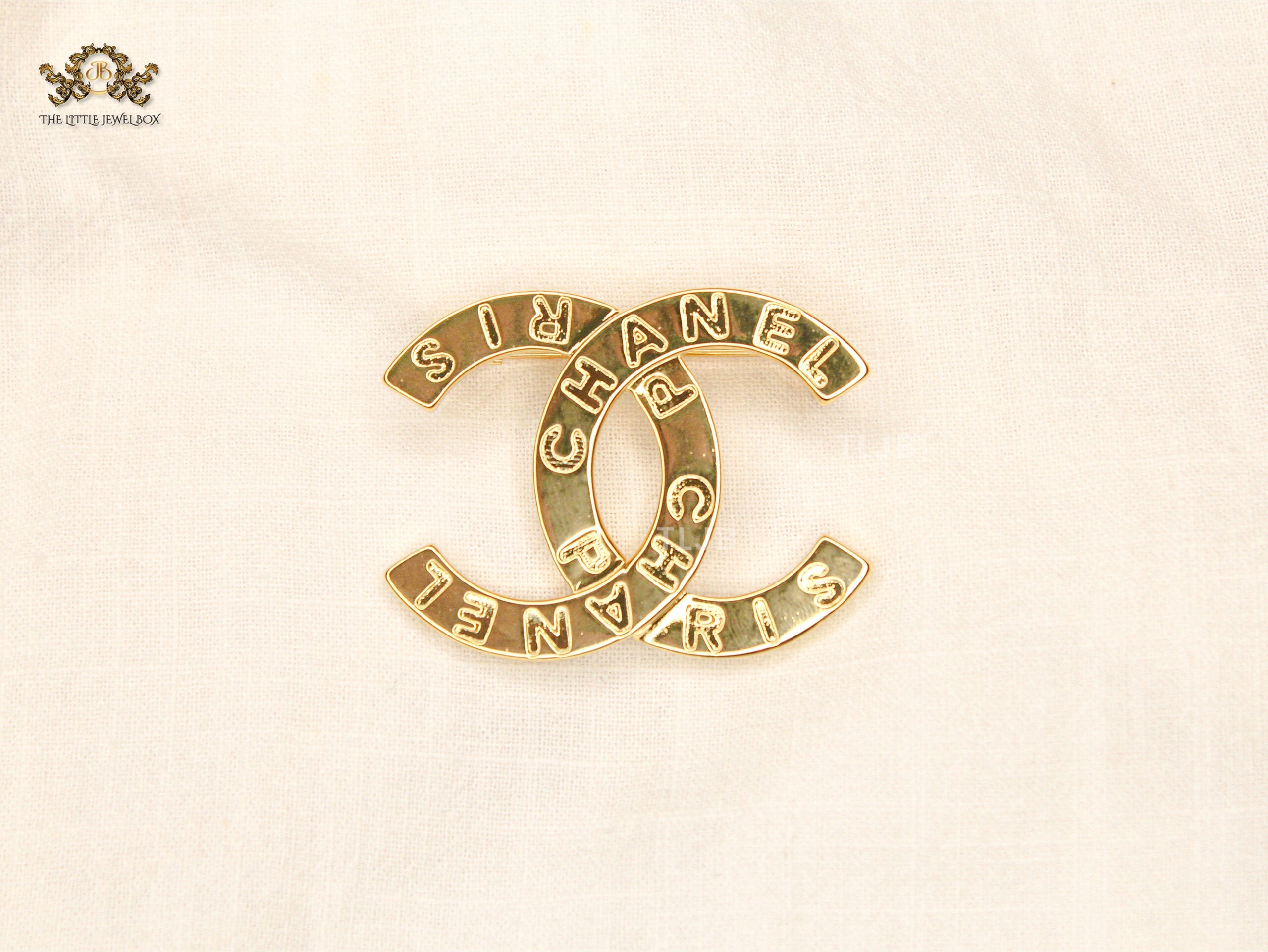Double C Matt gold brooch