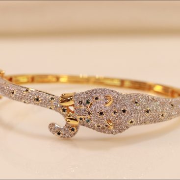 Gold plated full diamond panther openable bracelet
