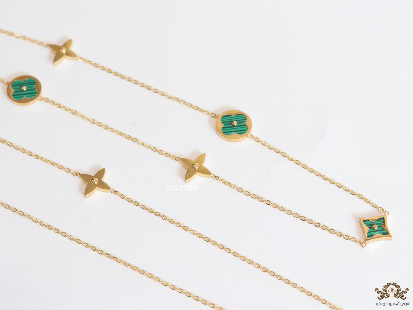 Golden chain necklace with malachite green clovers