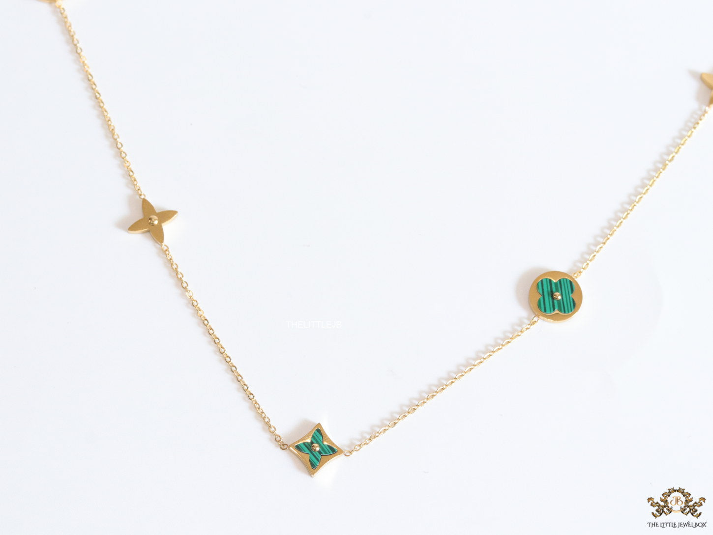 Golden chain necklace with malachite green clovers